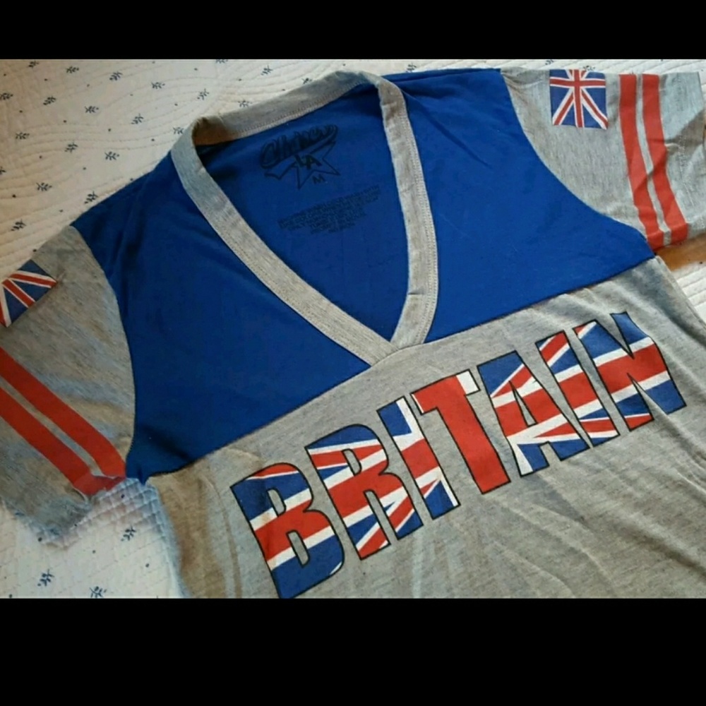 Urban Outfitters Blue and Gray 'Britain' Graphic V-Neck Tee